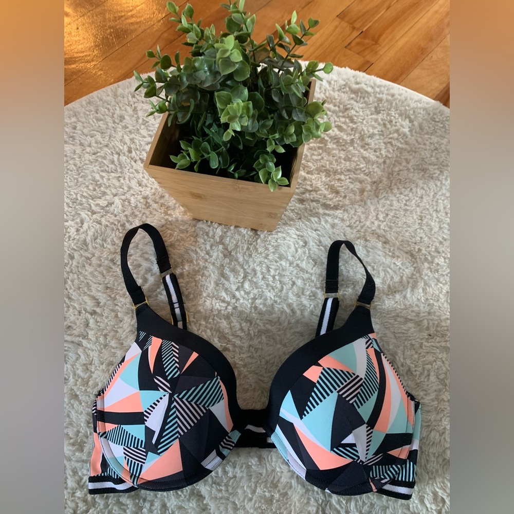Cotton On Body Booster Black and Multicolor Geometric Bra
